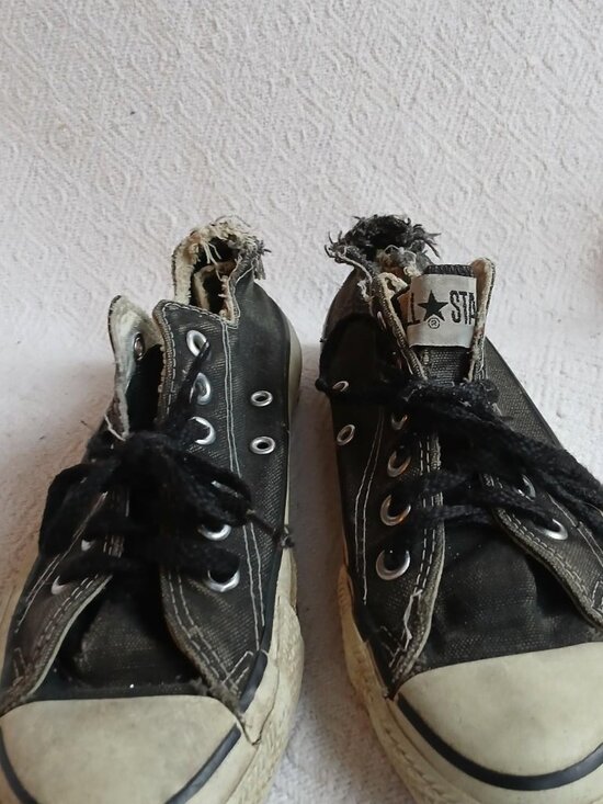 Converse - Picture 1 of 2